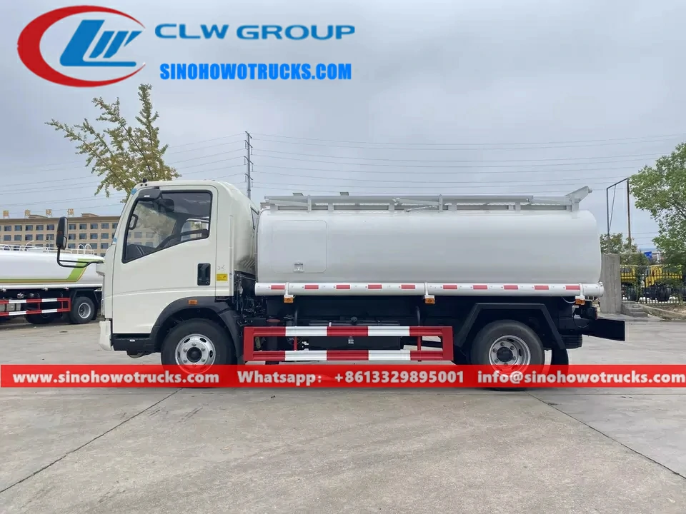 Sinotruk Howo 8000liters diesel refueling truck