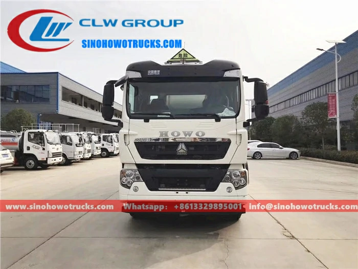 12 wheeler Sinotruk HOWO 35m3 mobile fuel truck Qatar