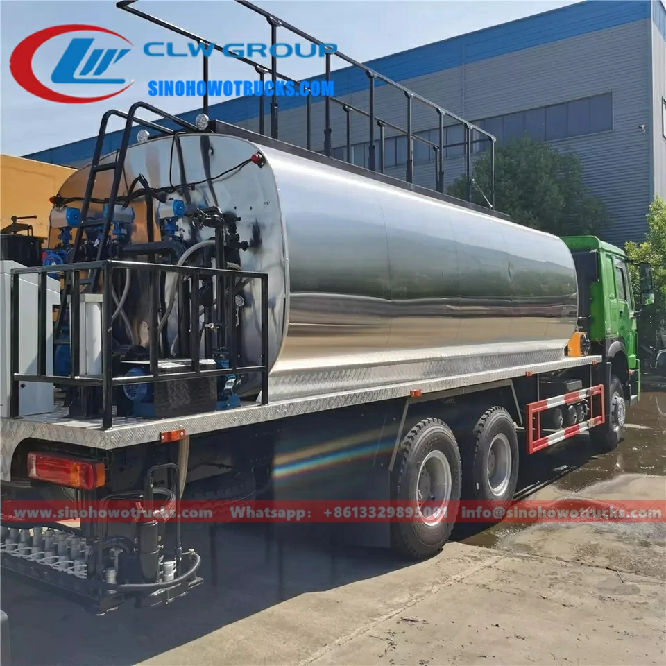 10 wheel Sinotruk Howo 16 ton bitumen distributor truck Vietnam