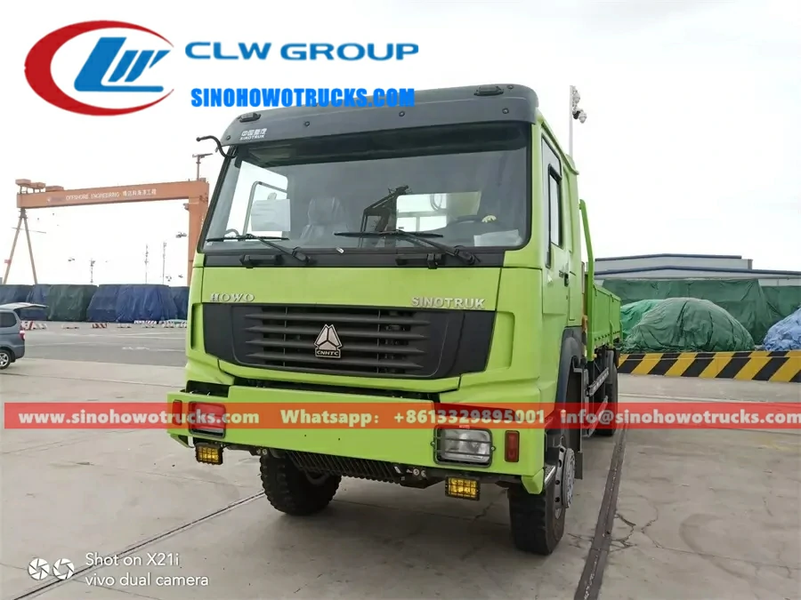 4WD Sinotruk Howo Forest off-road mechanics truck with crane for sale Saudi Arabia