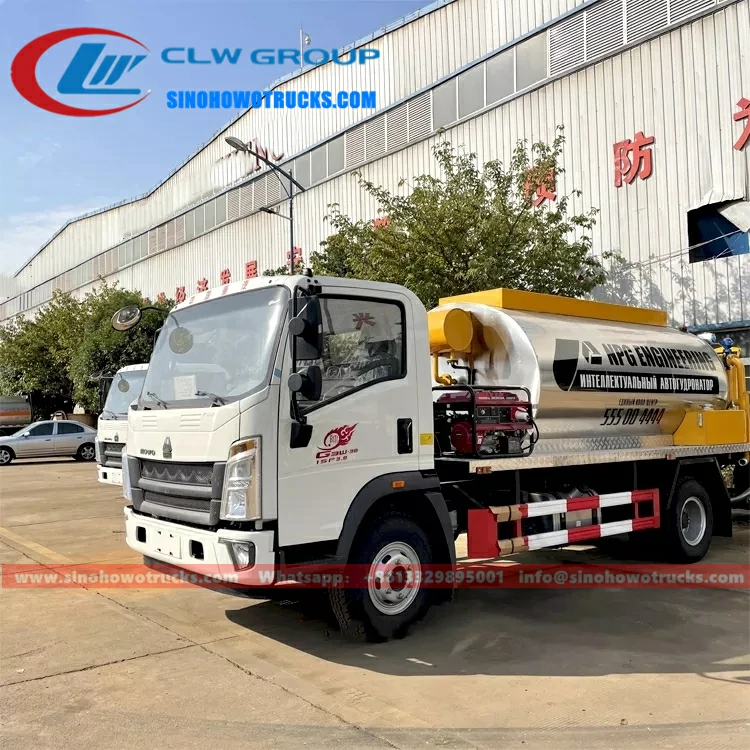 Sinotruk Howo 4000liters automatic bitumen lorry Philippines