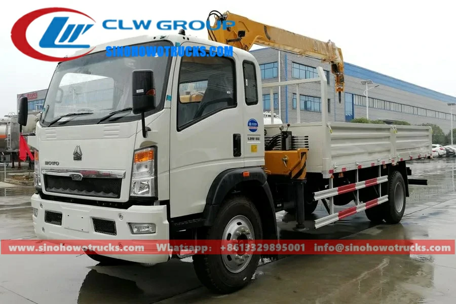 Sinotruk Howo 8t service truck with crane for sale Guinea
